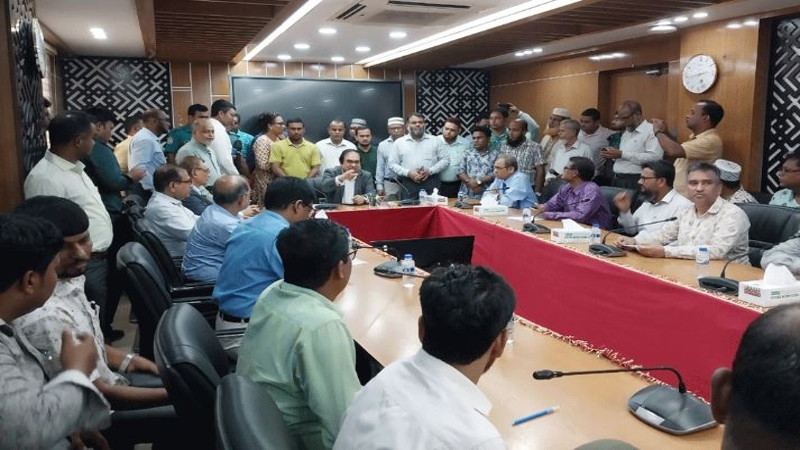 সচিবালয়ে আন্দোলনরত কর্মচারীদের সঙ্গে বৈঠকে সচিবরা
