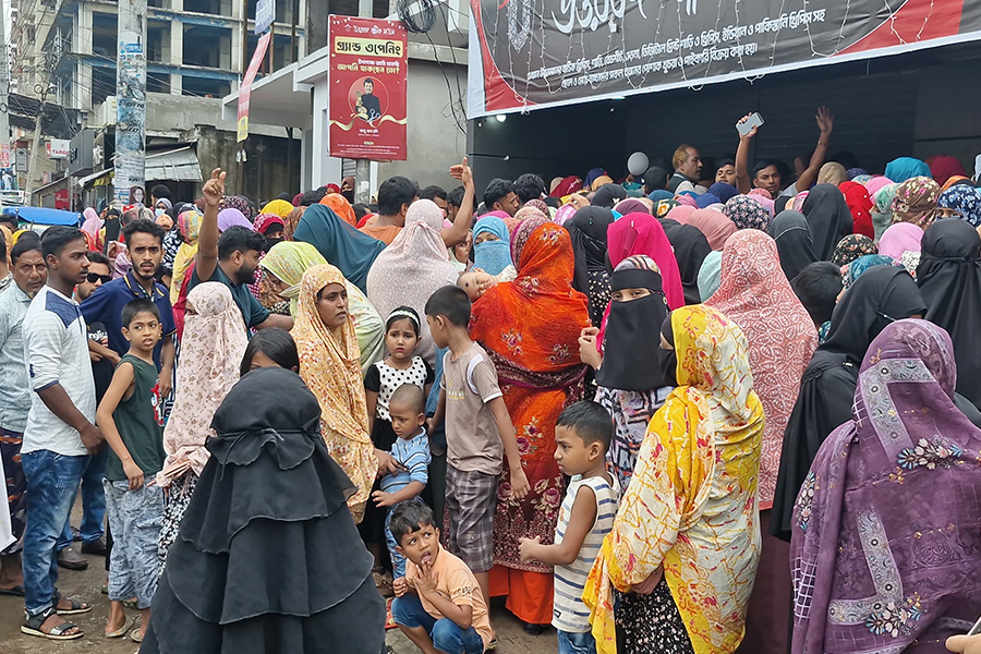 ১ হাজার টাকায় ৪টি থ্রিপিস দেয়ার নামে হাজারো নারীর সাথে প্রতারণা