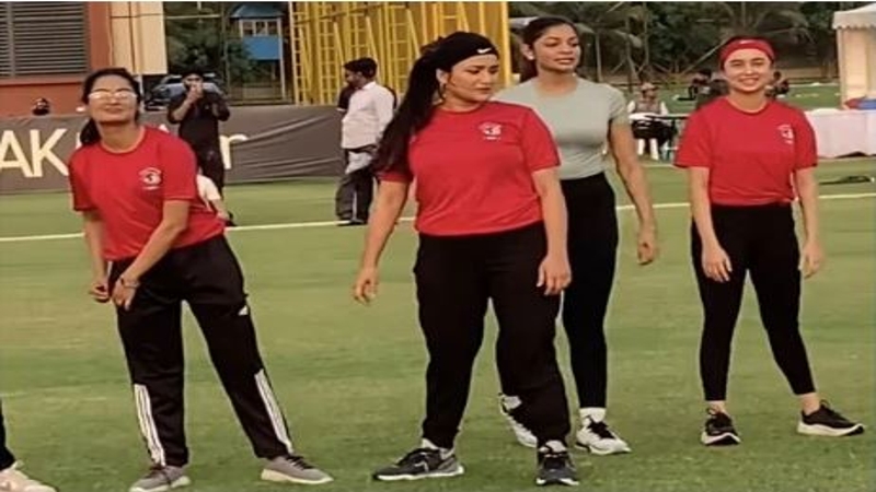সেলিব্রিটি ক্রিকেট লিগে অশ্লীলতা নিয়ে লিগ্যাল নোটিশ