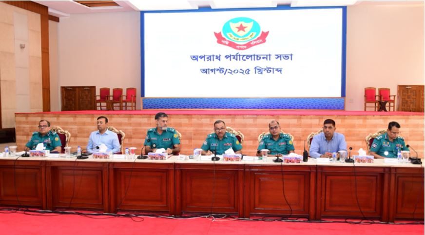 নিষিদ্ধ সংগঠনের অপতৎপরতা রোধে সজাগ থাকতে হবে: ডিএমপি কমিশনার