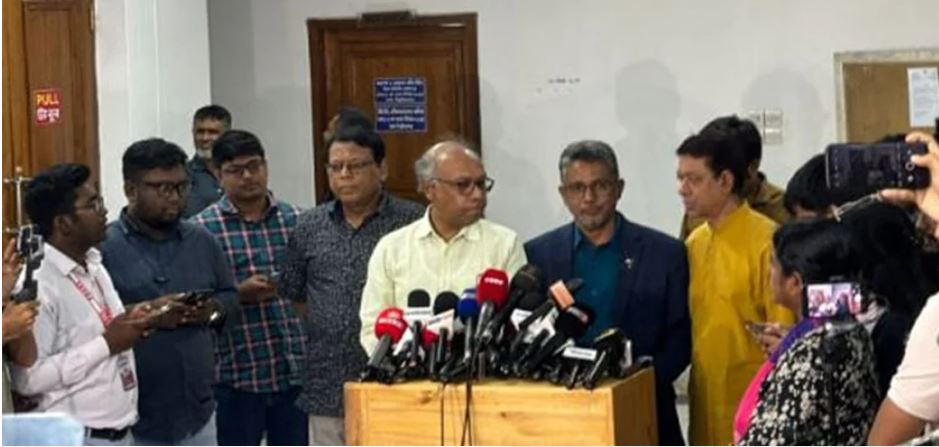 ডাকসুতে মনোনয়ন জমা দিয়েছেন ৬৫৮ জন