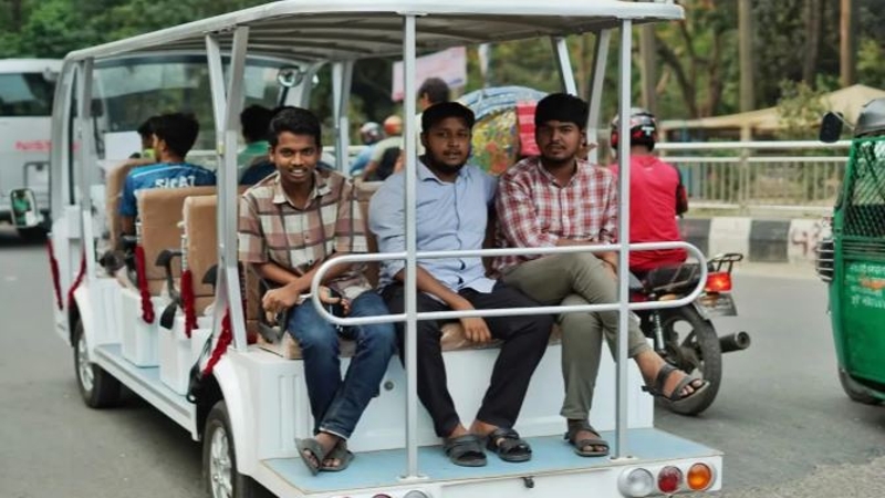 ঢাবিতে বৈদ্যুতিক শাটল কার পরিষেবা চালু