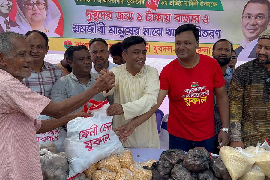 ফেনীতে ‘এক টাকার বাজার’, পেল ৫০০ দুস্থ পরিবার