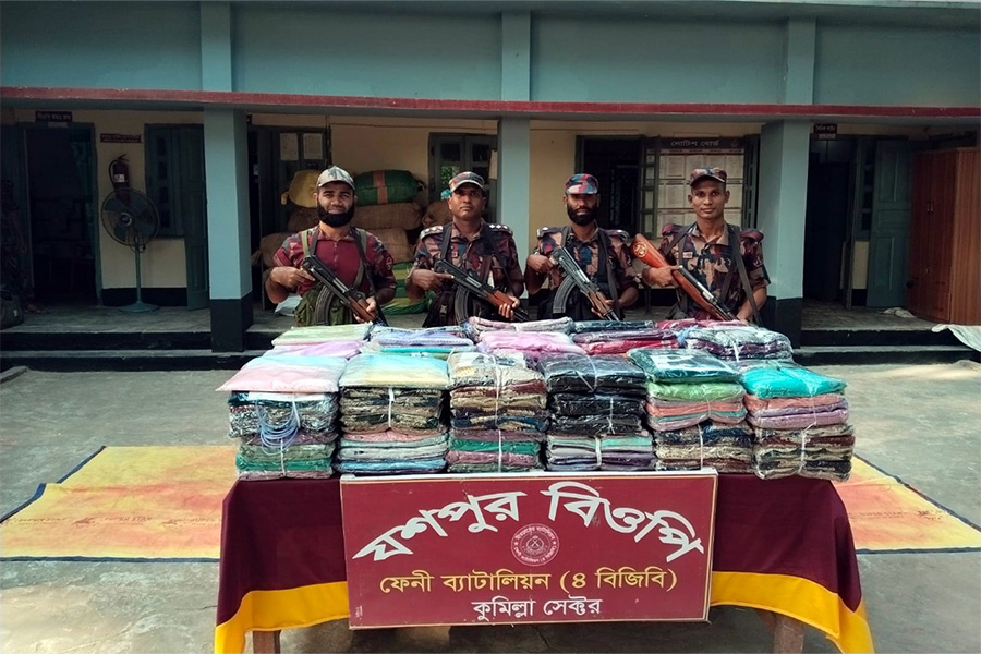 ফেনী সীমান্তে বিজিবির অভিযানে কোটি টাকার ভারতীয় মালামাল জব্দ