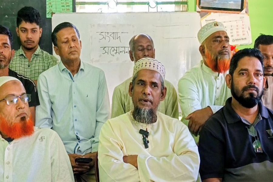 মিথ্যা সংবাদ প্রকাশের প্রতিবাদে সাংবাদিক সম্মেলন