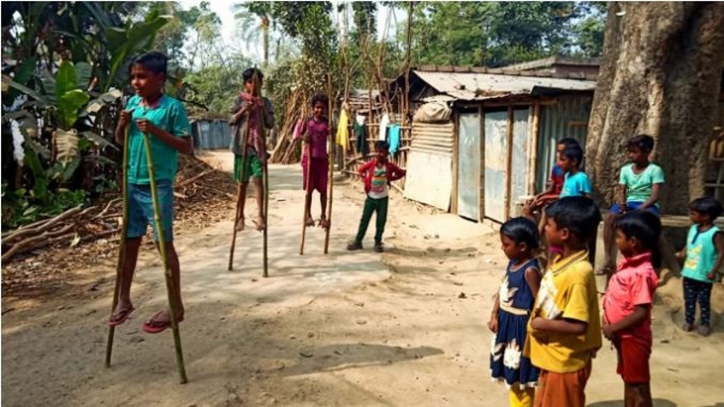 হারিয়ে যাওয়া গ্রামীণ খেলার জায়গায় অনলাইন গেমস