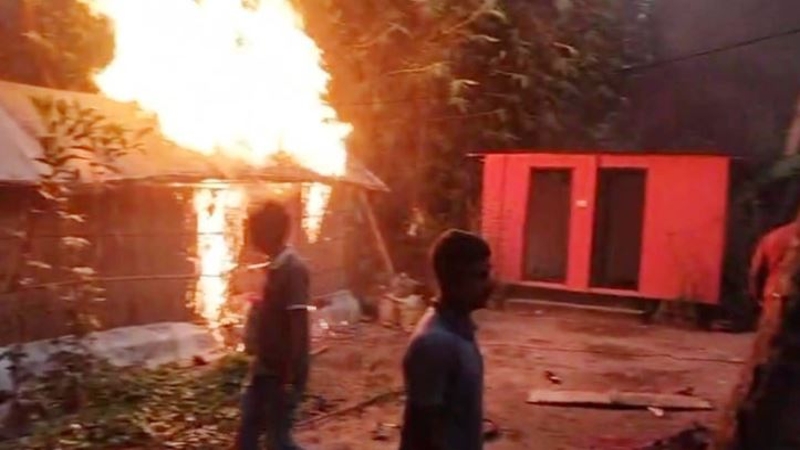 ঢাবি শিক্ষার্থী সাম্য হত্যায় আসামির বাড়িতে আগুন