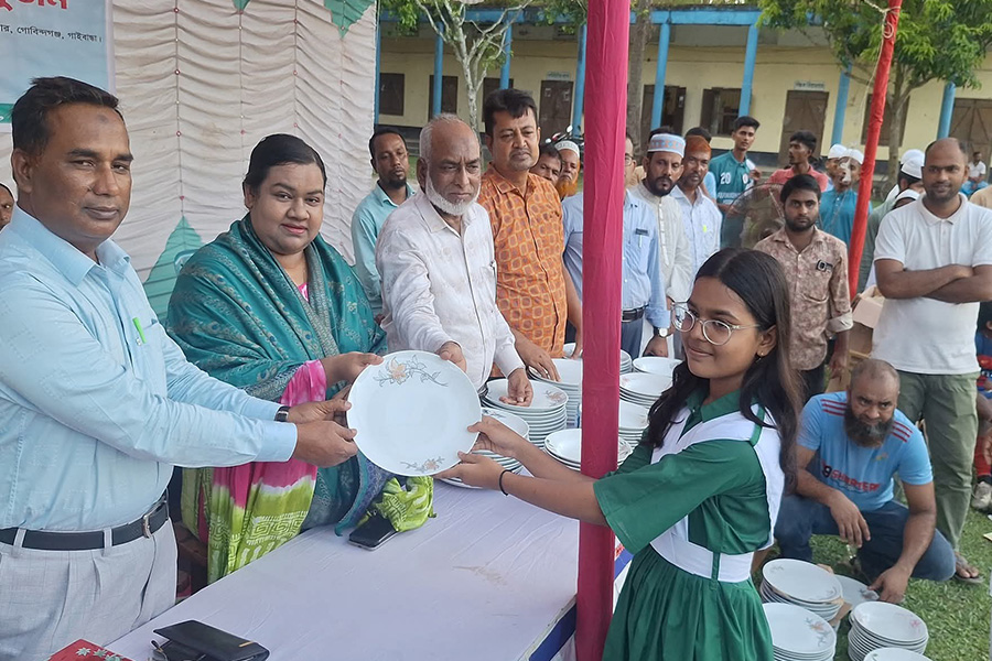 গোবিন্দগঞ্জ গ্রীষ্মকালিন ক্রীড়া প্রতিযোগিতার পুরস্কার বিতরণ