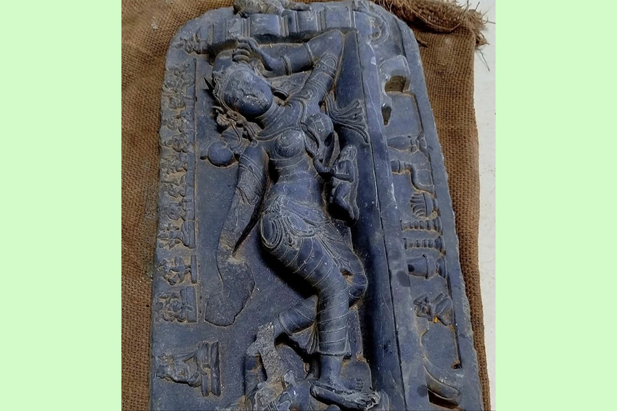 গোবিন্দগঞ্জে কষ্টিপাথরের মূর্তি উদ্ধার