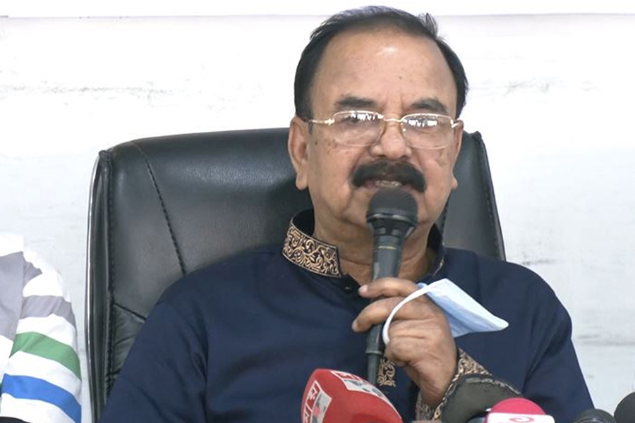 অন্তর্বর্তী সরকার এখন কুসংস্কারের পথে এগোচ্ছে : গয়েশ্বর