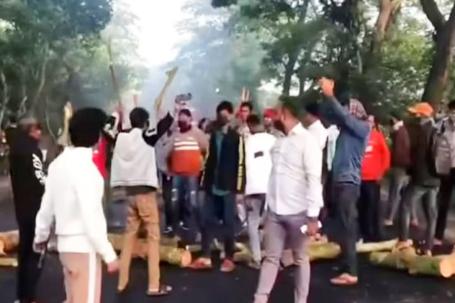 রায়ের পর গোপালগঞ্জে মহাসড়ক অবরোধ-বিক্ষোভ