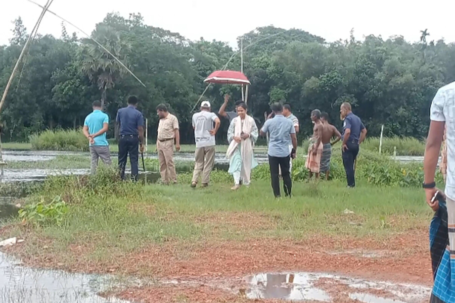 গৌরীপুরে বালুয়া নদী থেকে তিনটি অবৈধ বাঁধ অপসারণ