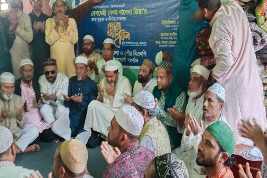 গৌরীপুরে বেগম খালেদা জিয়ার সুস্থতা কামনায় দোয়া মাহফিল