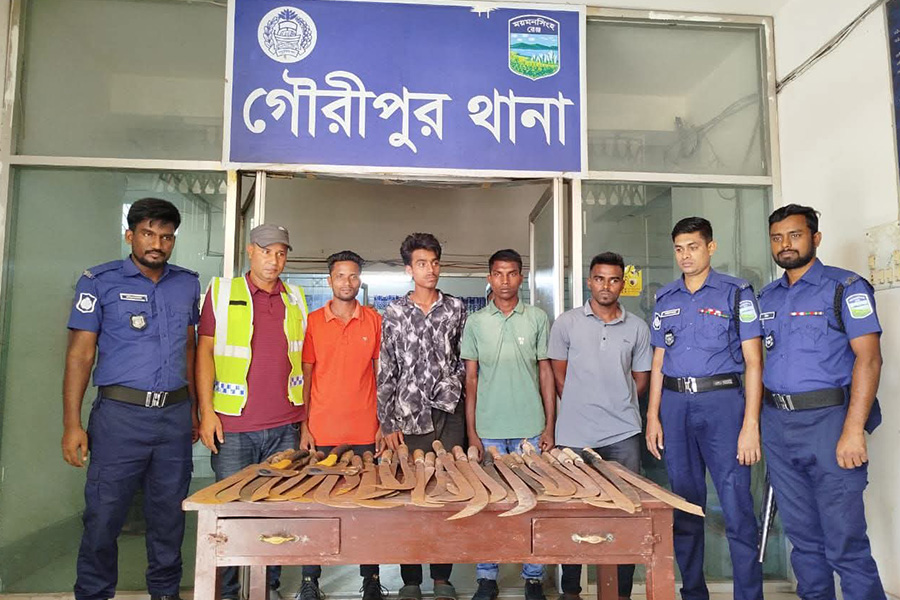 গৌরীপুরে যৌথ বাহিনীর অভিযানে দেশীয় অস্ত্র উদ্ধার, গ্রেপ্তার ৪