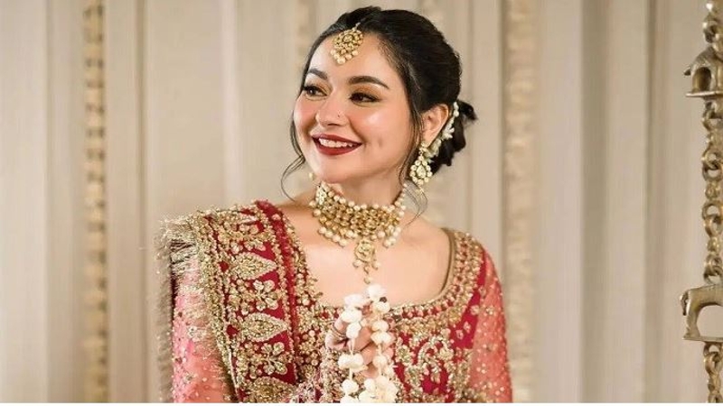 বলিউডে অভিষেক পাকিস্তানের অভিনেত্রী হানিয়ার