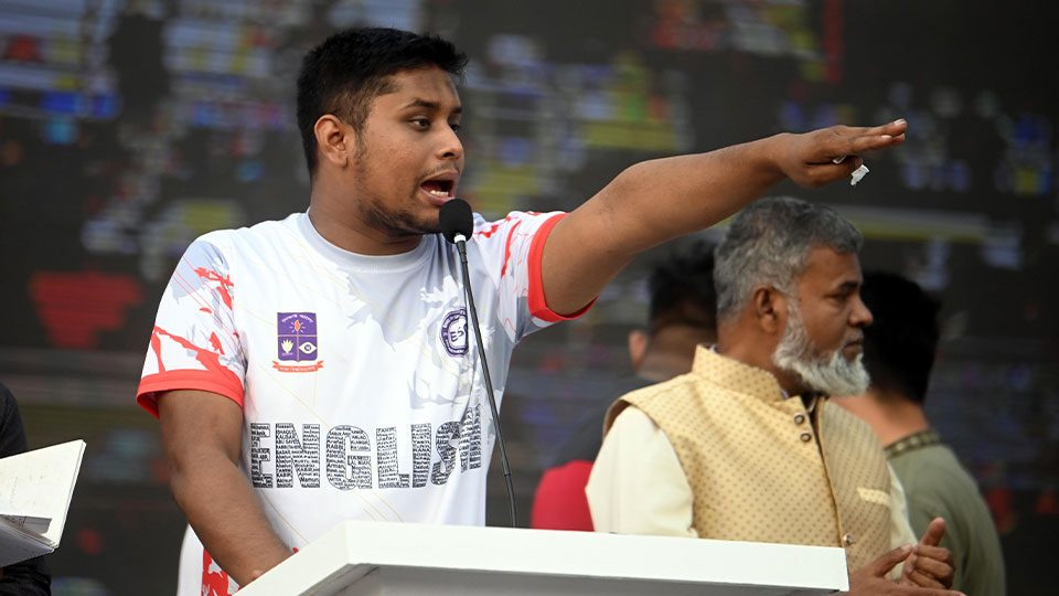 ফেসবুকে কড়া বার্তা দিলেন হাসনাত
