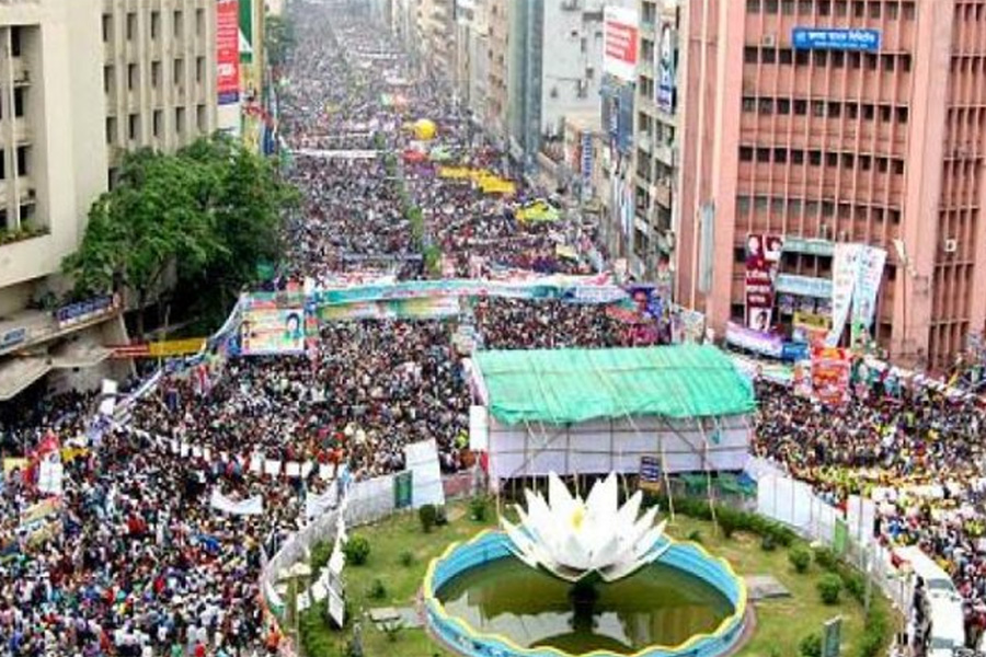 শাপলা চত্বরের শহীদ পরিবারে অর্থ সহায়তা শুরু