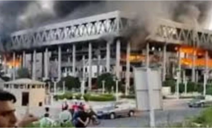 ইরানে তীব্র বিক্ষোভ, রাষ্ট্রীয় টেলিভিশন ভবনে আগুন