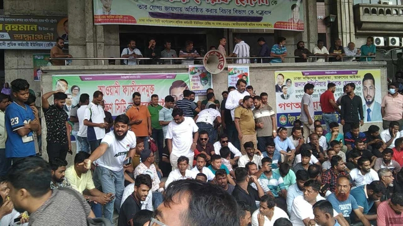 আজও নগর ভবনে ইশরাক সমর্থকদের অবস্থান