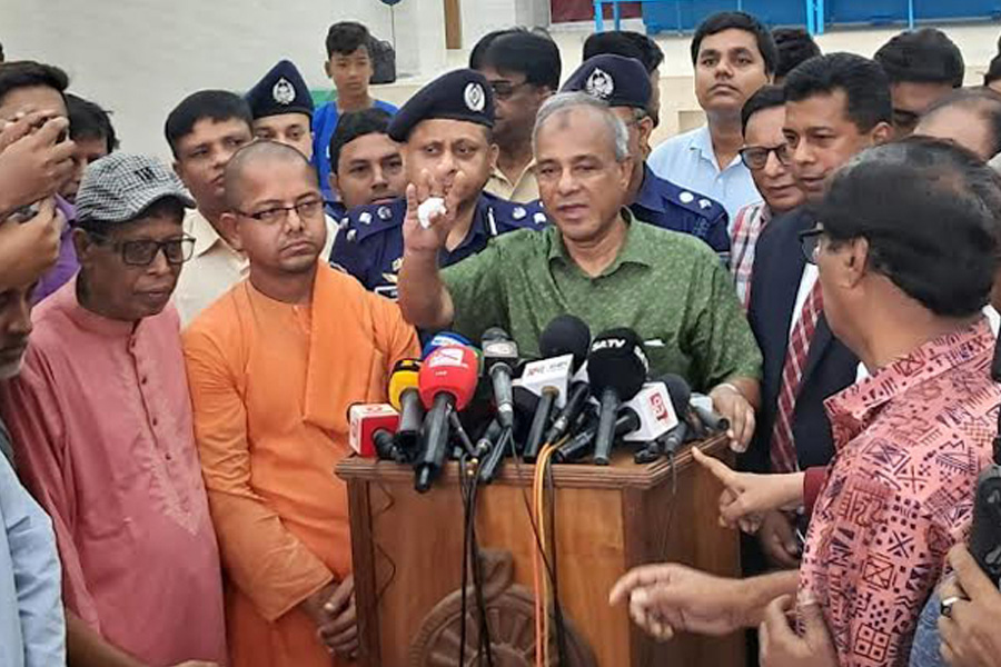 উৎসবমুখর পরিবেশে পূজা অনুষ্ঠিত হবে: স্বরাষ্ট্র উপদেষ্টা