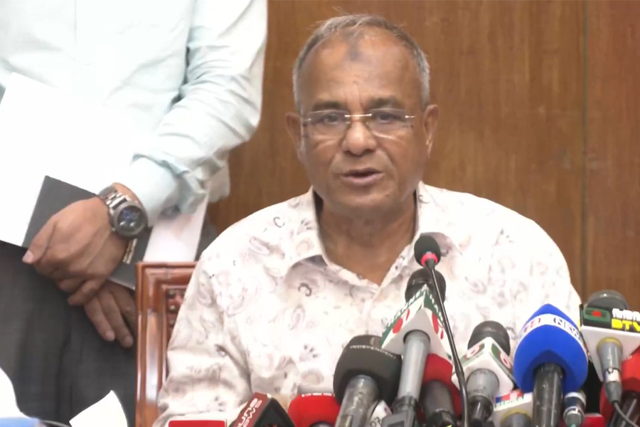 পাশের দেশ থেকে বিশৃঙ্খলার চেষ্টা হচ্ছে: স্বরাষ্ট্র উপদেষ্টা