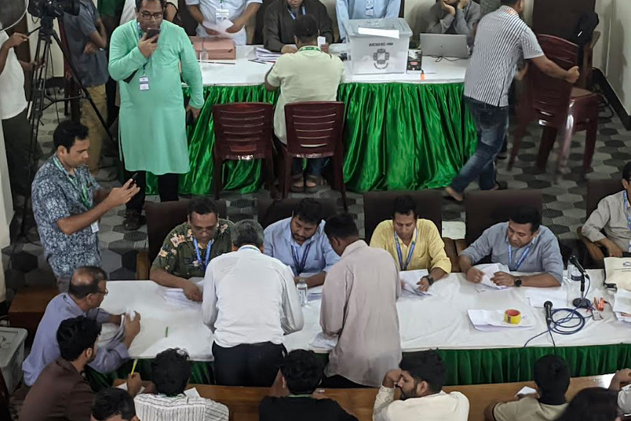 জাকসু নির্বাচনের ভোট গণনা বন্ধ