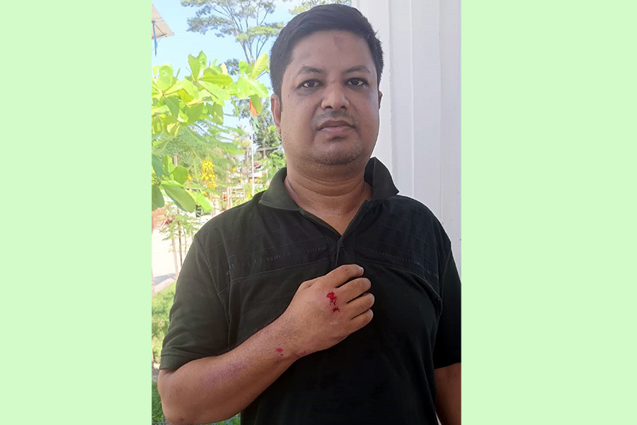 নলছিটিতে সাংবাদিক কে এম সবুজের ওপর সন্ত্রাসী হামলা