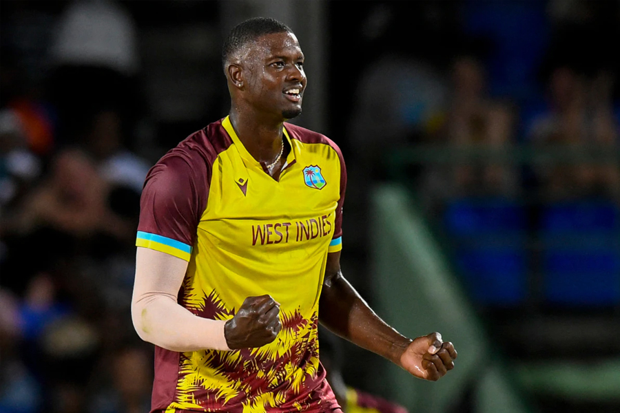 টি-টোয়েন্টিতে ইতিহাস গড়লেন জেসন হোল্ডার