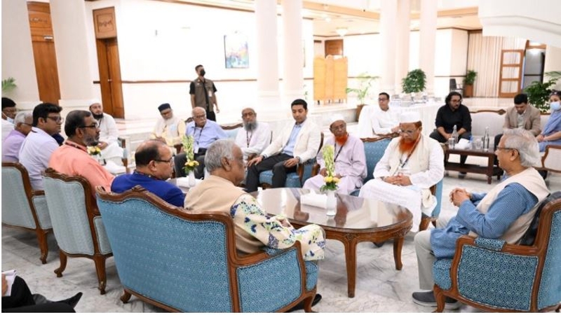 যমুনায় প্রধান উপদেষ্টার সঙ্গে বৈঠকে ১৪ রাজনৈতিক দল