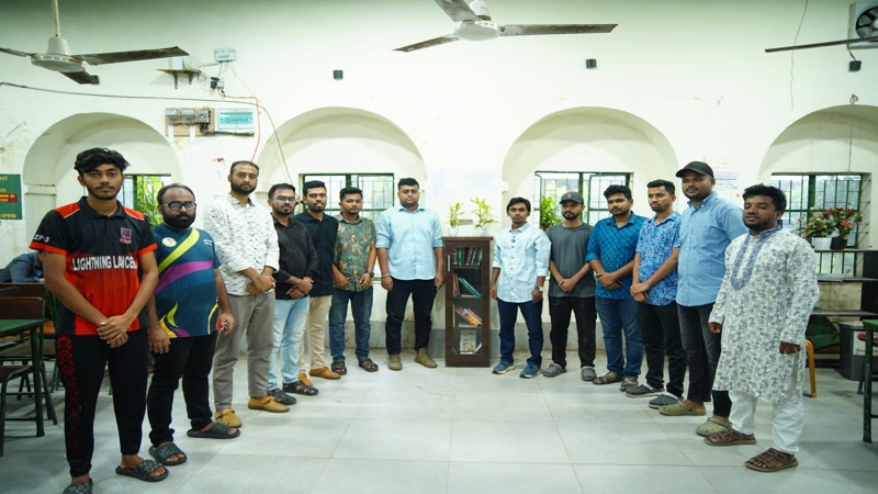 ঢাকা বিশ্ববিদ্যালয়ের মধুর ক্যান্টিনে 'মুক্তির পাঠাগার' স্থাপন