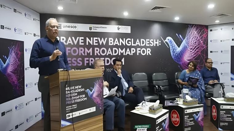 সাংবাদিকদের বিরুদ্ধে হত্যা মামলা গ্রহণযোগ্য নয় : কামাল আহমেদ