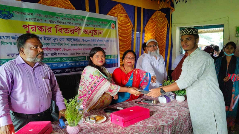 কেন্দুয়ায় ৩০ জন মেধাবী শিক্ষার্থীর মাঝে পুরস্কার বিতরণ