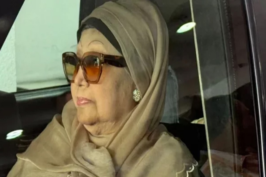 সেনাকুঞ্জের অনুষ্ঠানে যোগ দিয়ে ফিরোজায় ফিরলেন খালেদা জিয়া