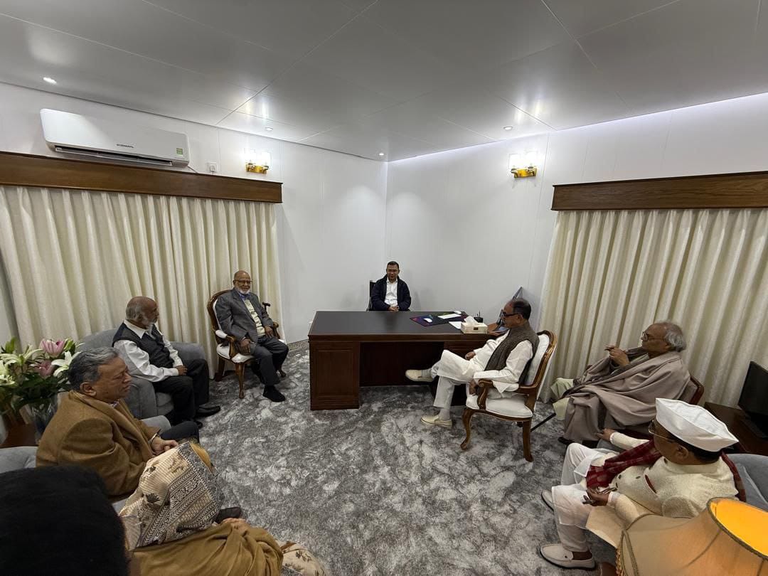 মায়ের রাজনৈতিক কার্যালয়ে তারেক রহমান