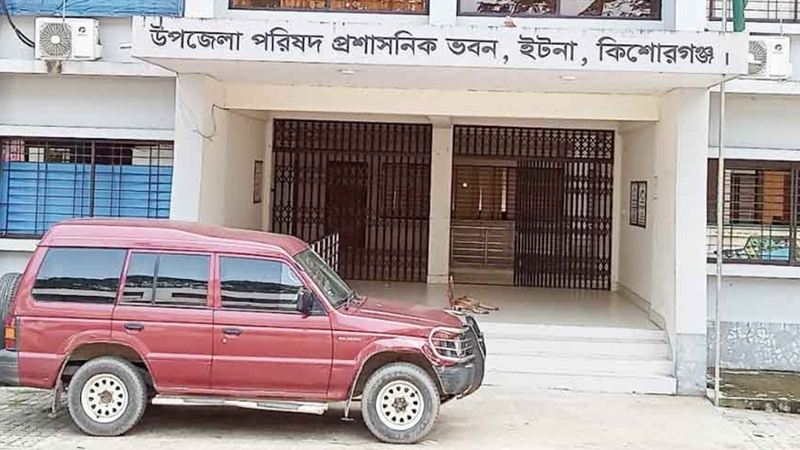 স্টেডিয়ামে খেলাকে কেন্দ্র করে ইউএনও বাসভবনে হামলা
