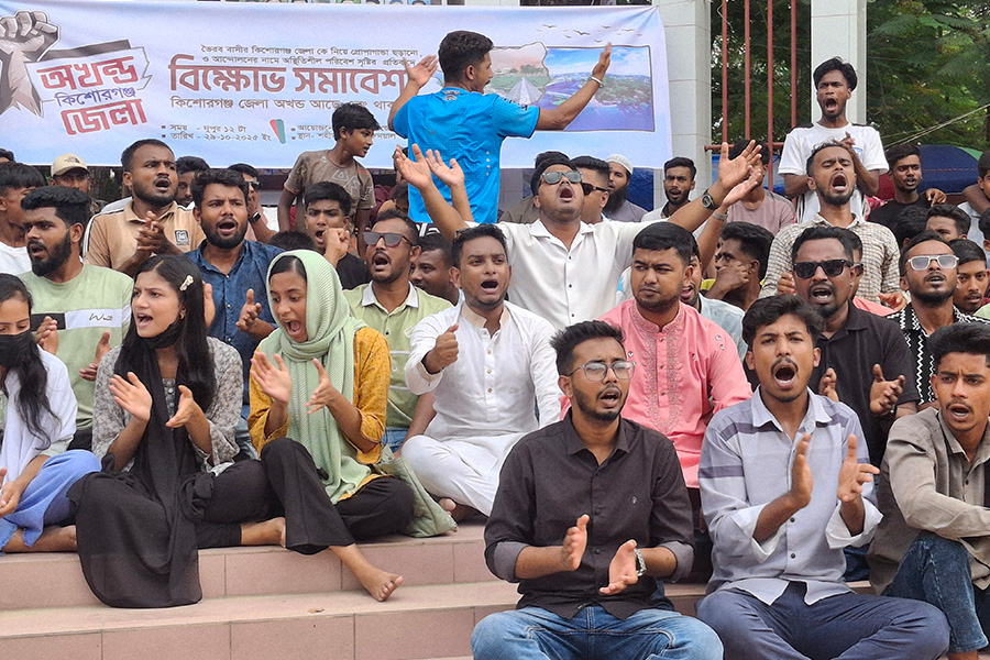 ভৈরবে ট্রেনে হামলার বিচার দাবিতে আন্দোলন