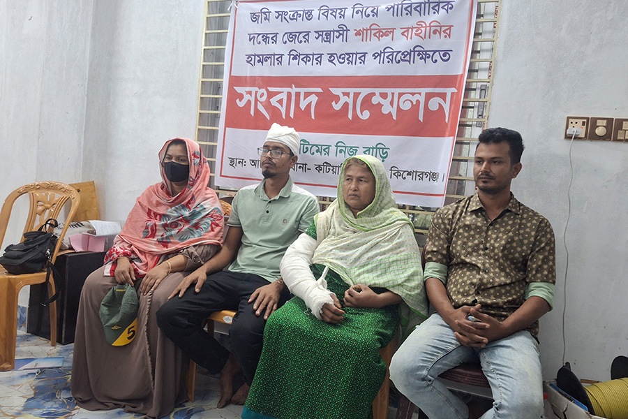 মারধরের ঘটনায় মামলা করে বিপাকে ভুক্তভোগী পরিবার