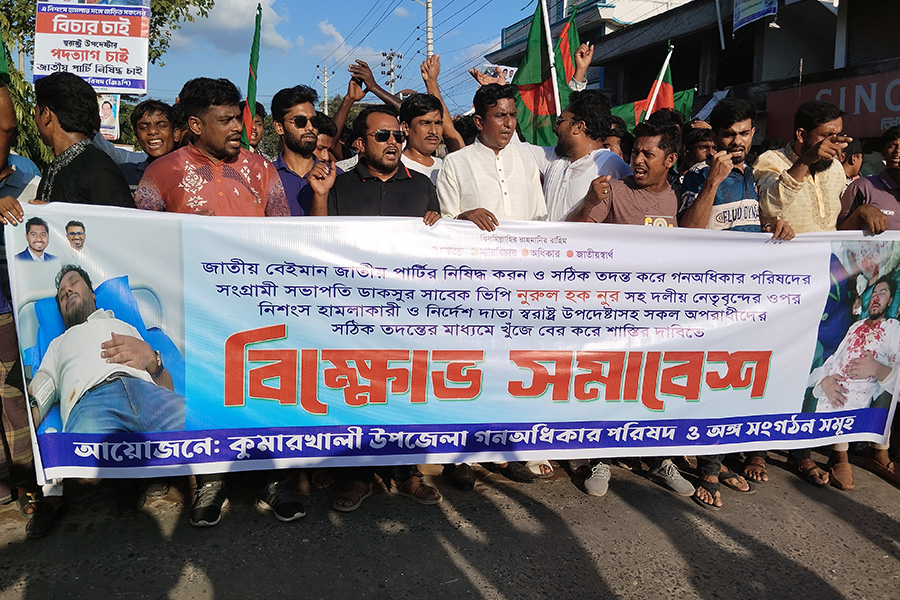 ভিপি নুরের উপর হামলার প্রতিবাদে কুমারখালীতে বিক্ষোভ সমাবেশ অনুষ্ঠিত