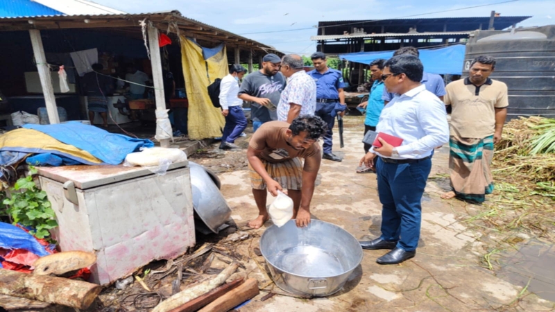 কুমারখালীতে মিষ্টির কারখানায় ভ্রাম্যমান আদালতের অভিযানে