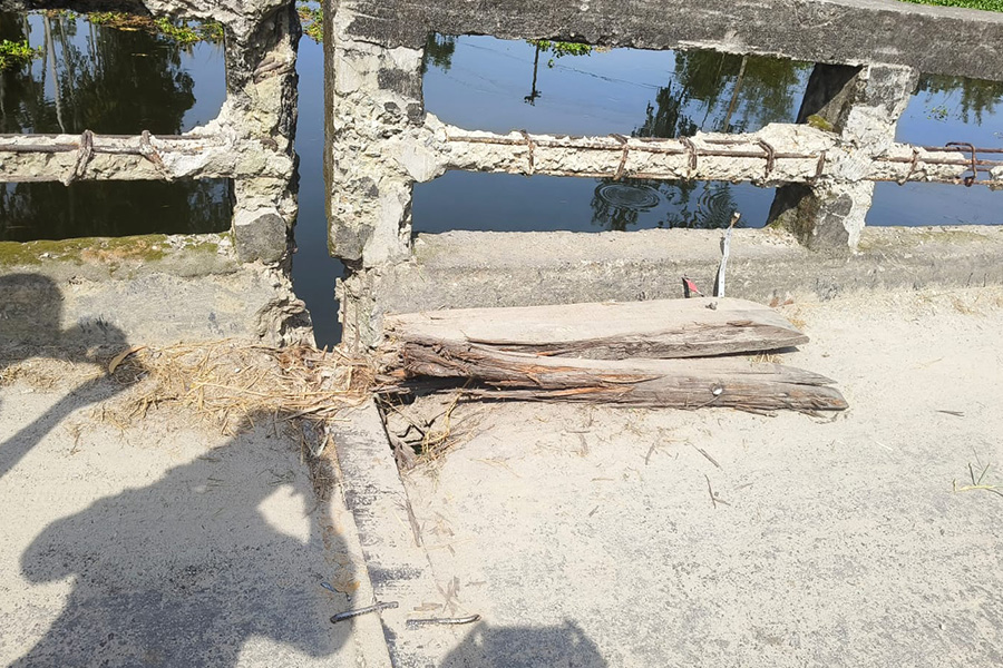কুড়িগ্রামে ঝুঁকিপূর্ণ ব্রীজ দিয়ে হাজার মানুষের যাতায়াত
