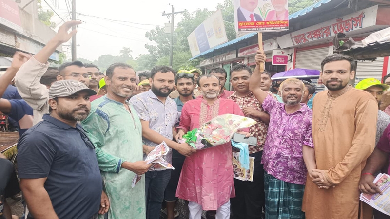 কুষ্টিয়ায় বিএনপি মনোনয়নপ্রত্যাশী মইনুদ্দিনের বস্ত্র বিতরণ