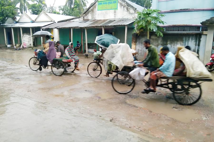 ভোগান্তির আরেকনাম যেন কুমারখালী তরুনমোড় থেকে হাসিমপুর সড়ক!