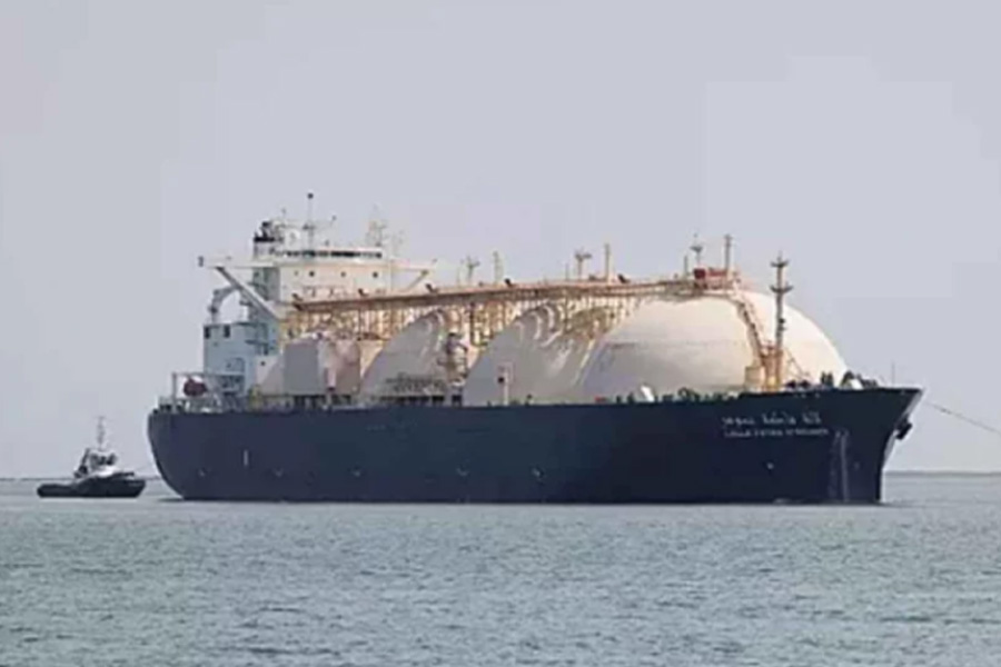 এ মাসে এলএনজি-এলপিজি ৯টি জাহাজ আসছে