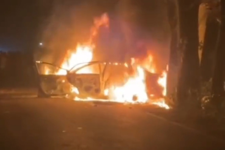 মাদারীপুরে প্রাইভেটকারের ধাক্কায় শিশু নিহত, গাড়িতে আগুন