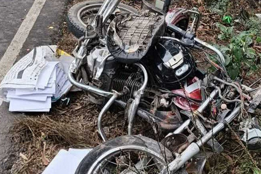 বাসের সাথে মোটরসাইকেলের ধাক্কায় এনজিও কর্মী নিহত