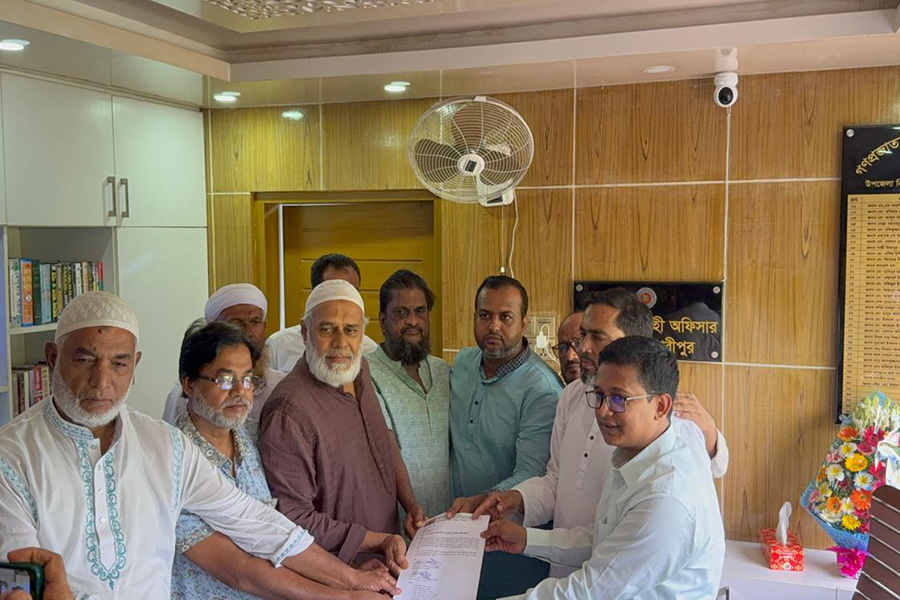 শিবচরে মাদক প্রতিরোধে ইউএনও’র কাছে স্মারকলিপি
