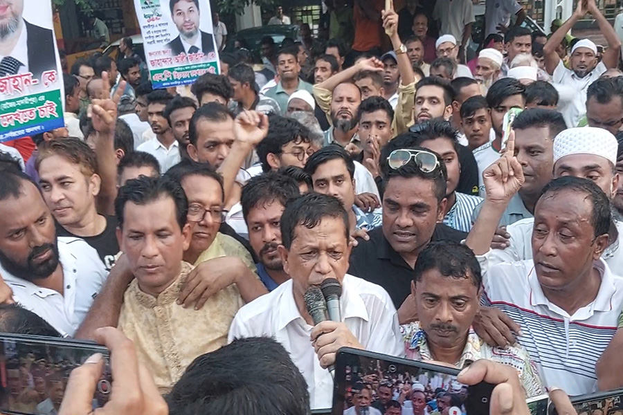মাদারীপুর-২ মনোনয়নের দাবিতে মিছিল