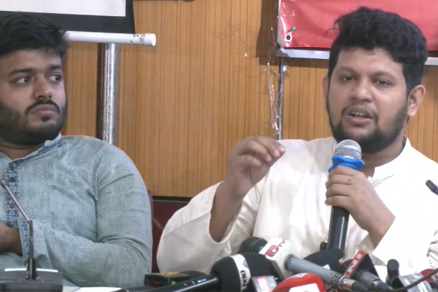 সংঘাতের জন্য সবাই মুখিয়ে আছে: তথ্য উপদেষ্টা