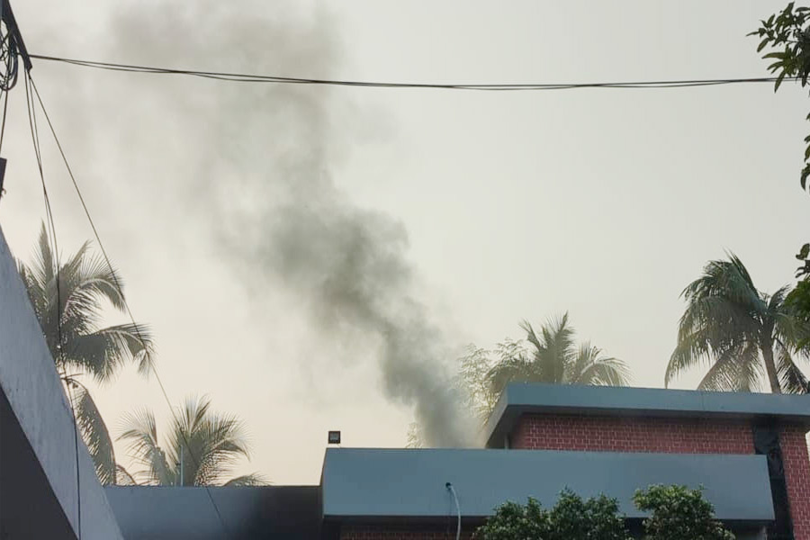 মেহেরপুর পুলিশ সুপারের বাসভবনে আগুন