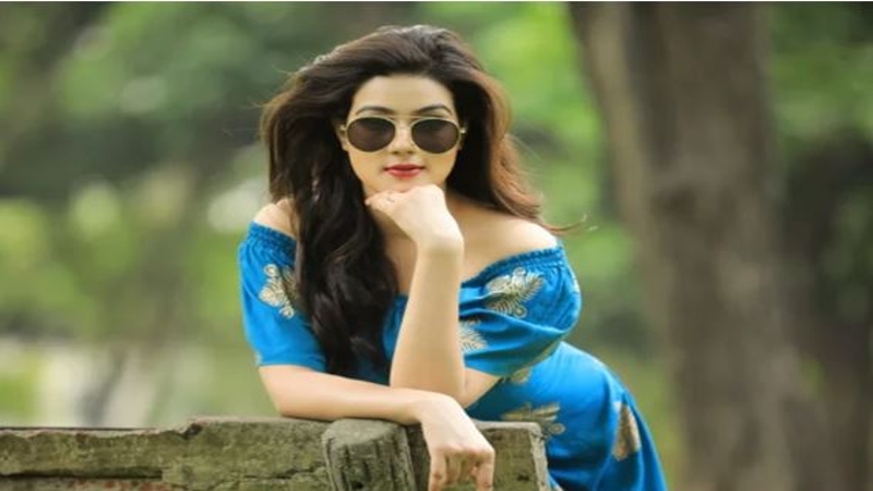 দেশ ছাড়লেন মাহিয়া মাহি